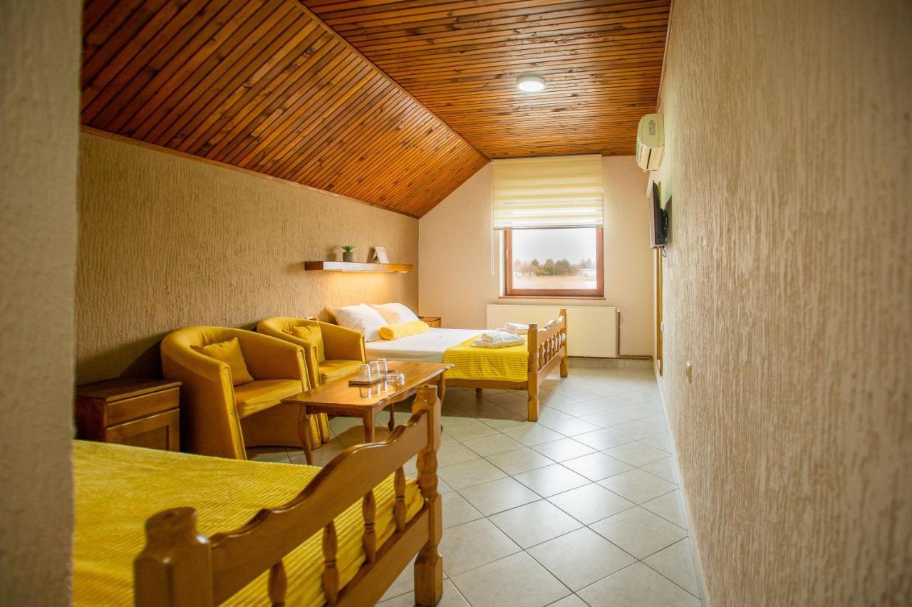 Palić Guest House Vila Alexandar מראה חיצוני תמונה