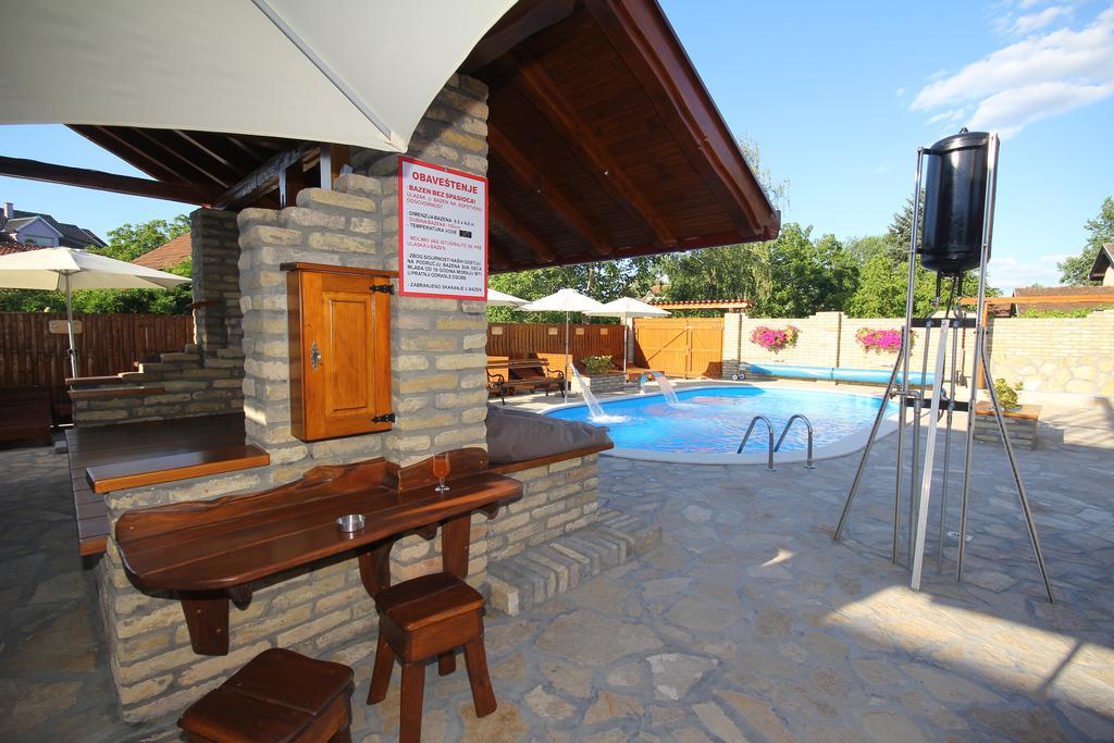 Palić Guest House Vila Alexandar מראה חיצוני תמונה