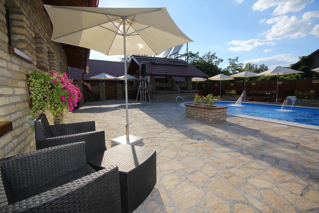 Palić Guest House Vila Alexandar מראה חיצוני תמונה