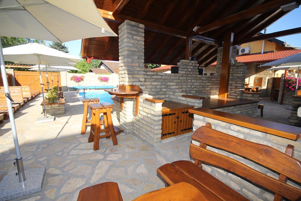 Palić Guest House Vila Alexandar מראה חיצוני תמונה