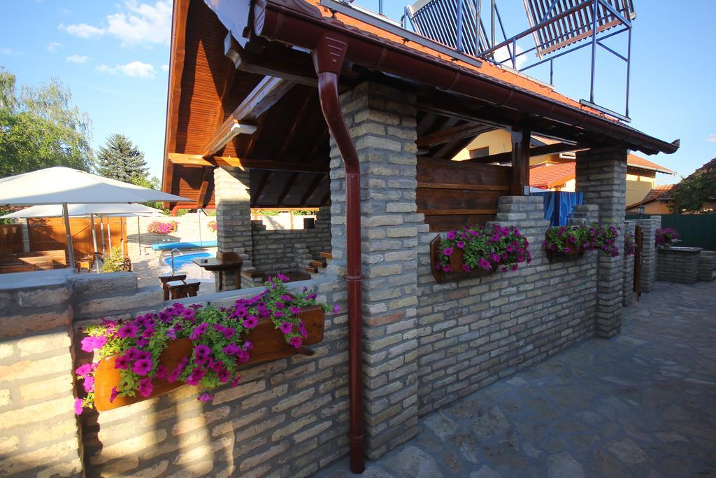 Palić Guest House Vila Alexandar מראה חיצוני תמונה
