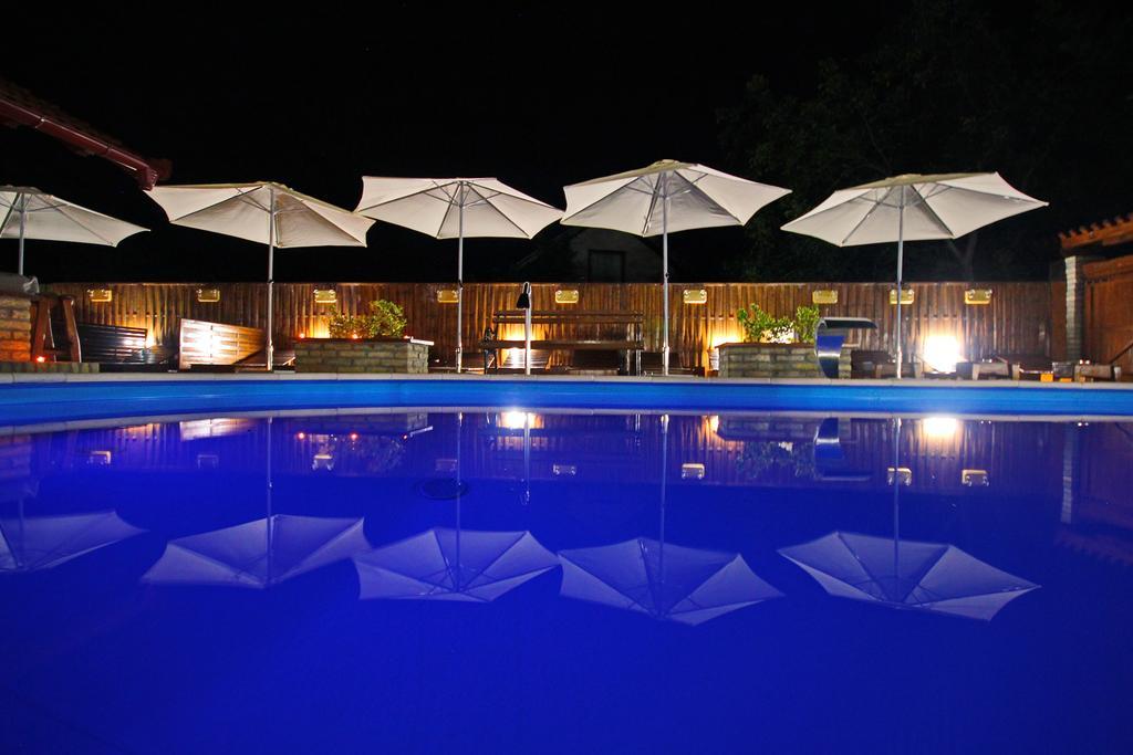 Palić Guest House Vila Alexandar מראה חיצוני תמונה